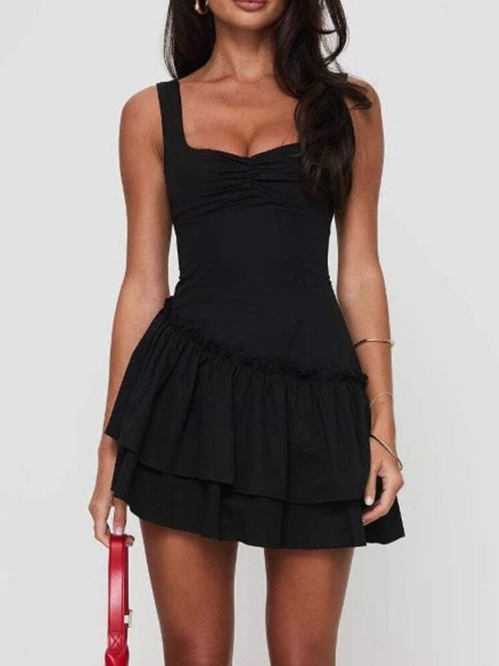 Schwarzes Minikleid mit Rüschchen
besteht aus Baumwolle 