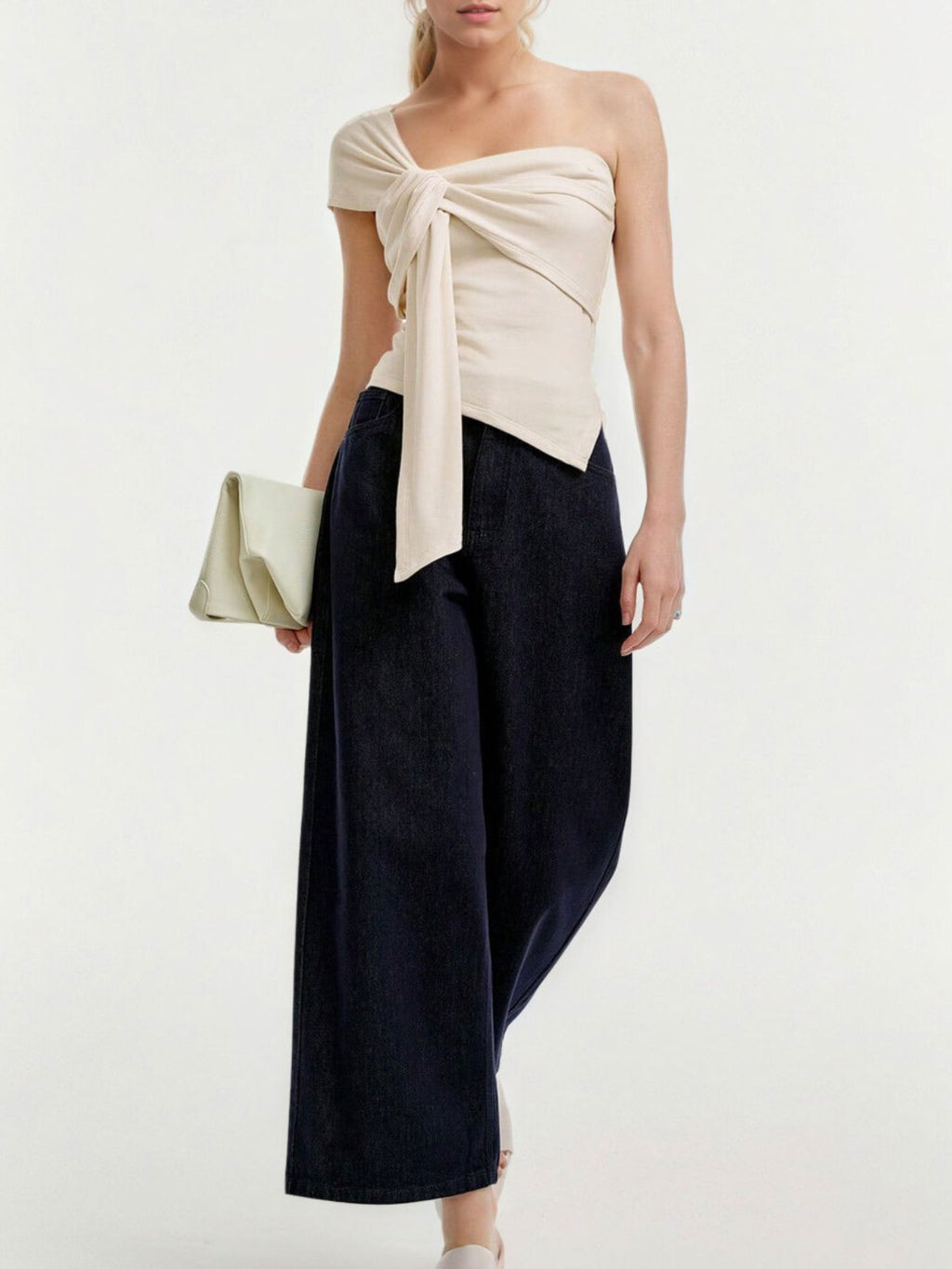 ef446674-c439-4786-b981-fa8a9aa38a20-Max